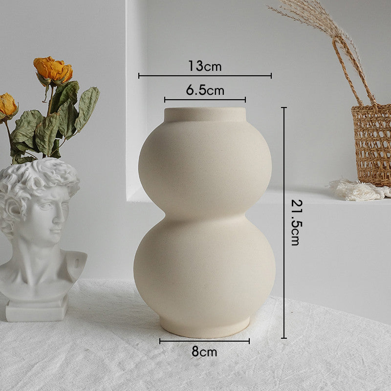 Nordische Keramikvase in organischer Form – matte Dekovase für Trockenblumen & modernes Interior